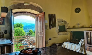 Interior - Elijah traditional house, Aptera (Aptera)