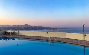 Pool - Elijah traditional house, Aptera (Aptera)