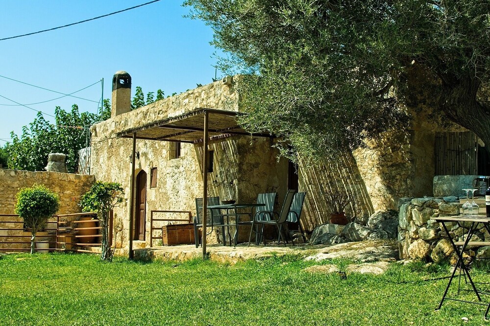 Elijah traditional house, Aptera