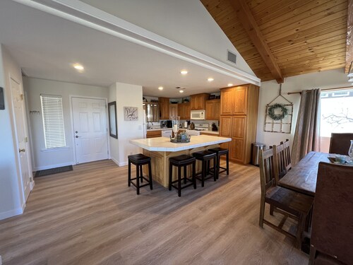 Beautiful Home In The Middle Of Wine Country with incredible sunsets, WiFi,