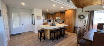 Beautiful Home In The Middle Of Wine Country with incredible sunsets, WiFi,