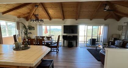 Beautiful Home In The Middle Of Wine Country with incredible sunsets, WiFi,