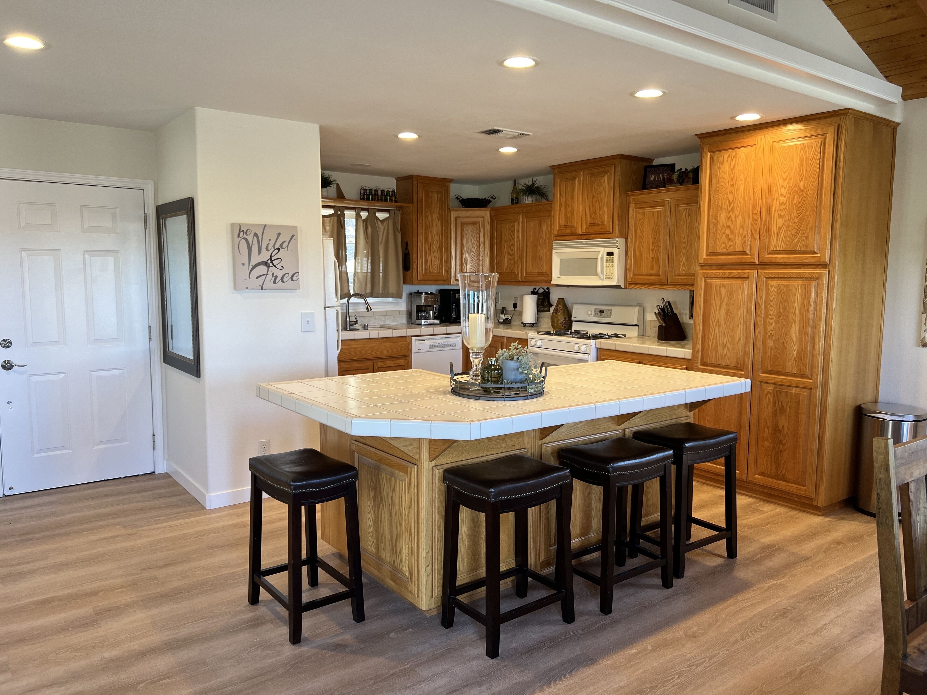 Beautiful Home In The Middle Of Wine Country with incredible sunsets, WiFi,