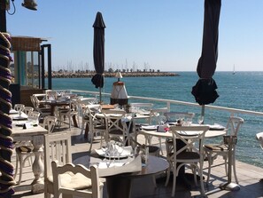 Outdoor dining - Port Aiguadolç Apartment in Sitges (Sitges)