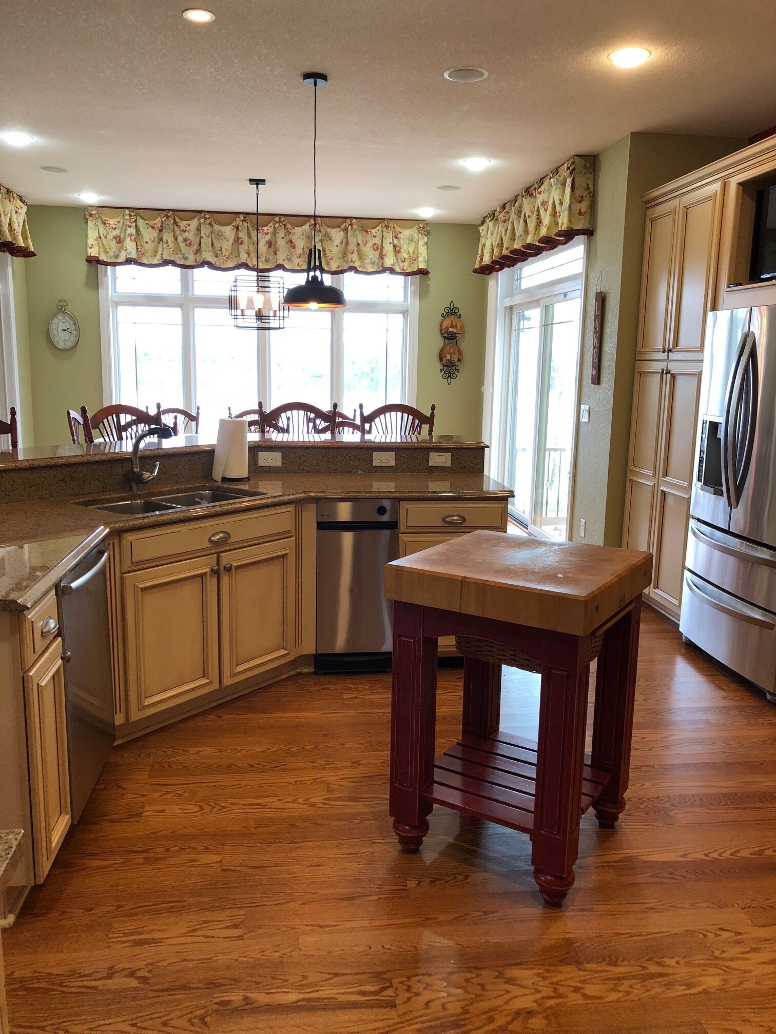 LUXURY 5BR LAKE HOUSE  MINUTES FROM SAND VALLEY GOLF COURSE AND LAKE PETENWELL