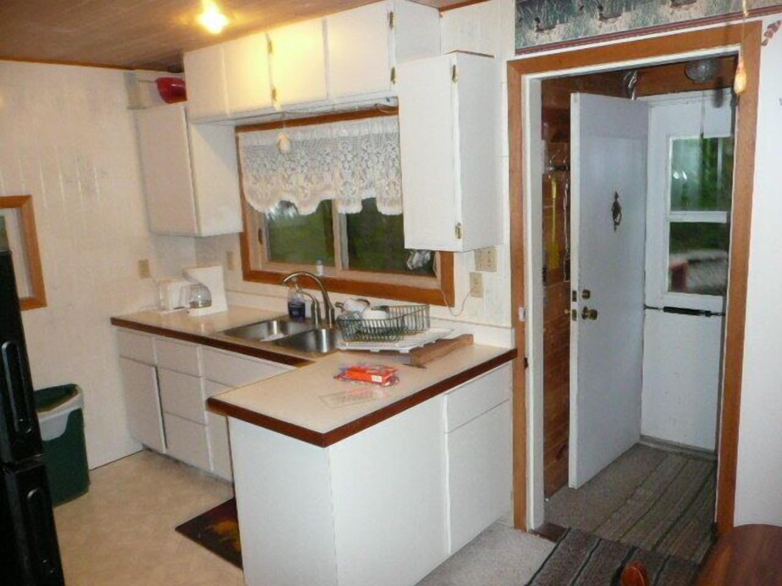 YEAR-ROUND  RENTAL CABIN  $119.00 for 2/ Sleeps 6/ $20. extra person per stay