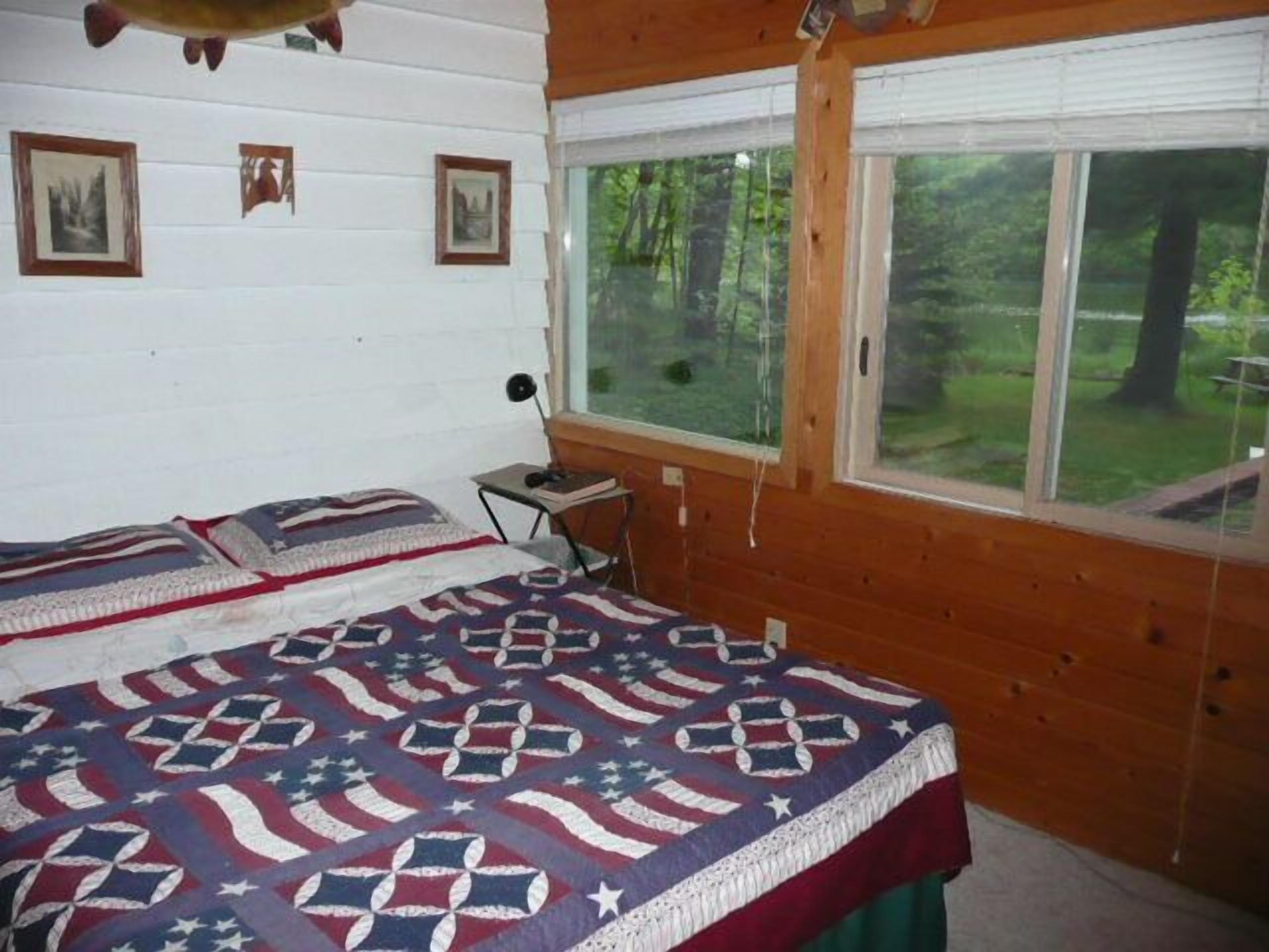 YEAR-ROUND  RENTAL CABIN  $119.00 for 2/ Sleeps 6/ $20. extra person per stay
