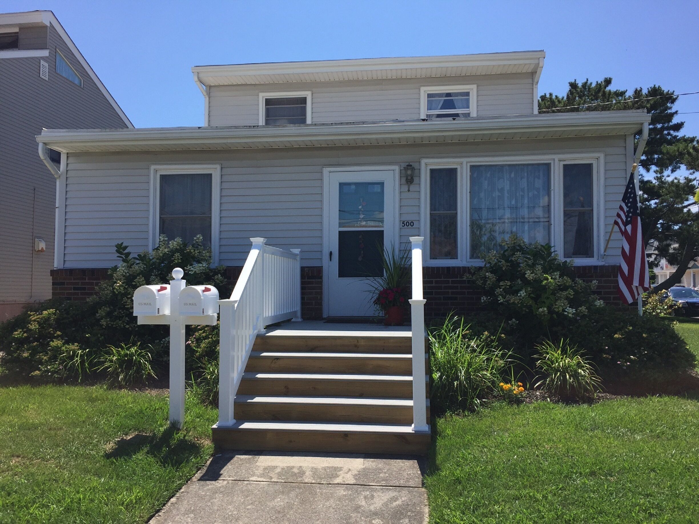 Charming Beach-Block Duplex! - Sleeps up to 10.