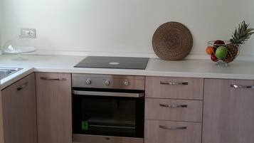 Réfrigérateur, four, plaque de cuisson, lave-vaisselle