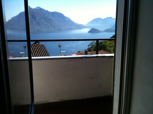 Apartment with a magnificent view of the lake and the mountains, Internet Wifi