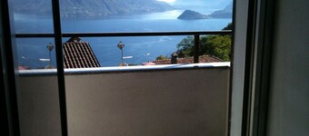 湖と山々の壮大な景色を望むアパートメント、インターネットWifi