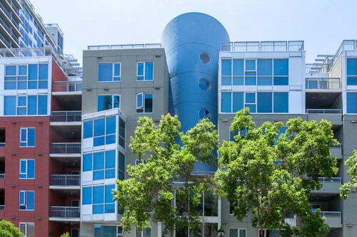5th Floor Corner Unit Dual Master with City Views and Parking - Pet Friendly