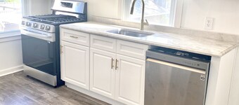 Queen Anne Victorian Home 5BR.