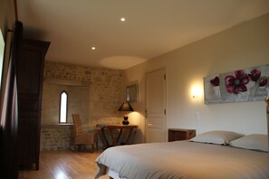 4 chambres, fer et planche à repasser, Wi-Fi gratuit, draps fournis