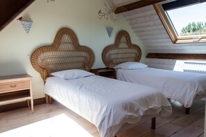 4 slaapkamers, een strijkplank/strijkijzer, gratis wifi, beddengoed