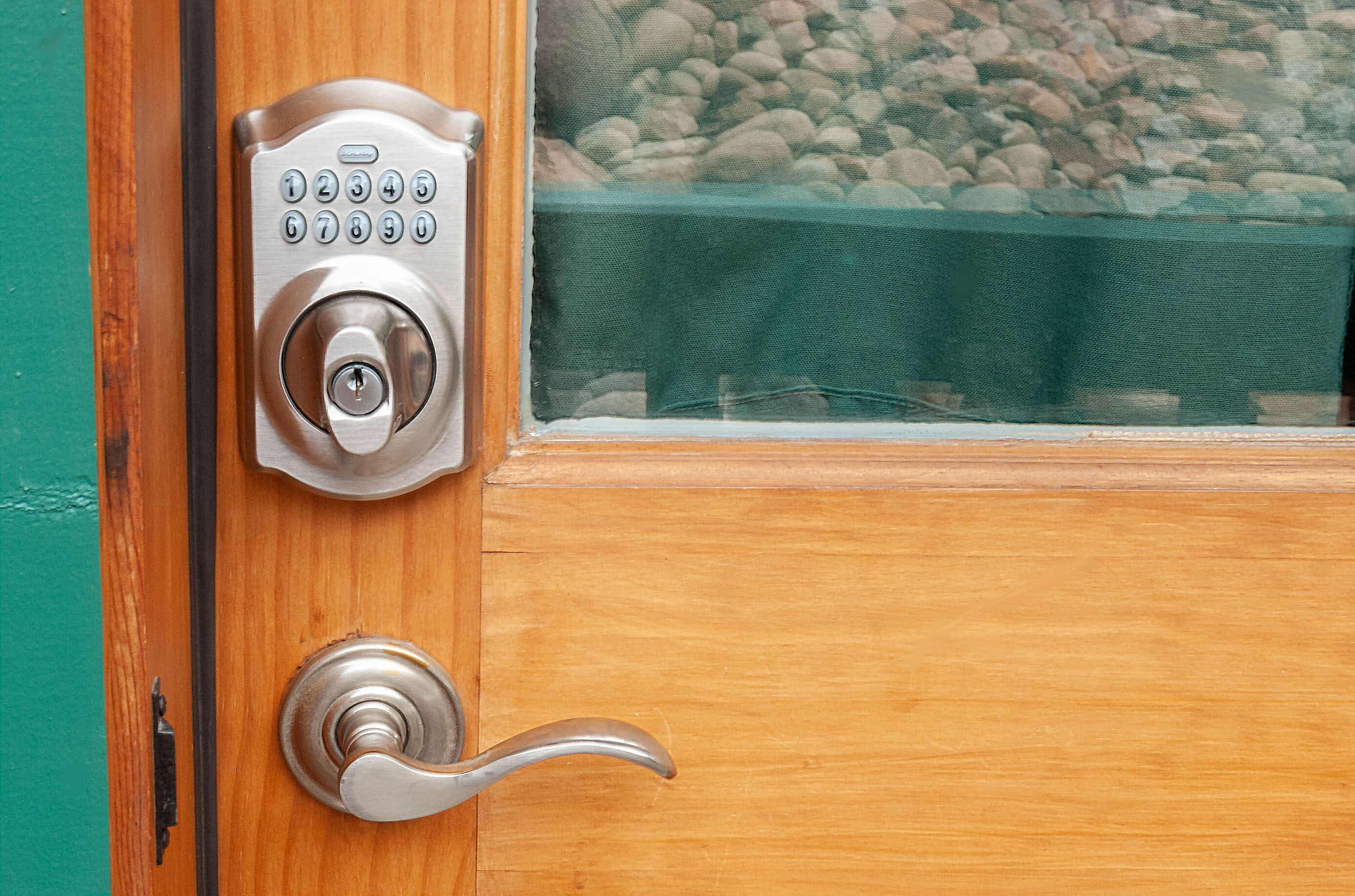 Cozy Bear Cabin in the Woods with Large Deck, Nestled in a Quiet Neighborhood