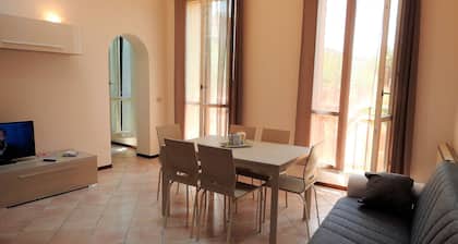 Grand appartement en duplex pour 5 personnes, parking privé, au centre