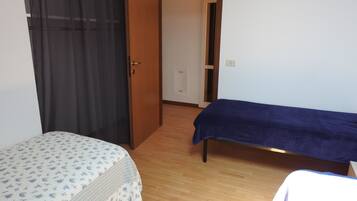 2 slaapkamers, een strijkplank/strijkijzer, wifi, beddengoed