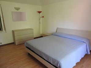 2 多间卧室、熨斗/熨衣板、WiFi、床单