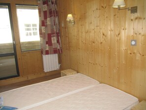 4 chambres, fer et planche à repasser, Wi-Fi, literie fournie