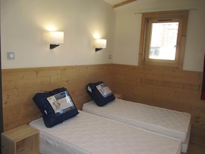 4 chambres, fer et planche à repasser, Wi-Fi, draps fournis