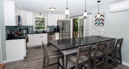 Pond View Retreat – 4-BR Close to Narragansett Beaches and Newport – Off Rt 1A
