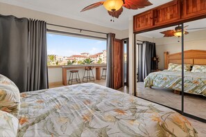 2 habitaciones, escritorio y tabla de planchar con plancha 
