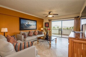 Een televisie en een tafeltennistafel