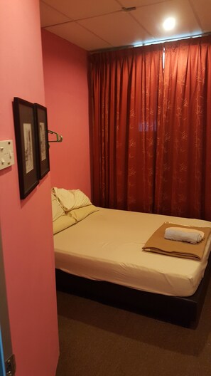 Basic Double Room, Non Smoking, Shared Bathroom | Iron/ironing board (on request) - Bahari Twenty8 - Hostel (George Town)