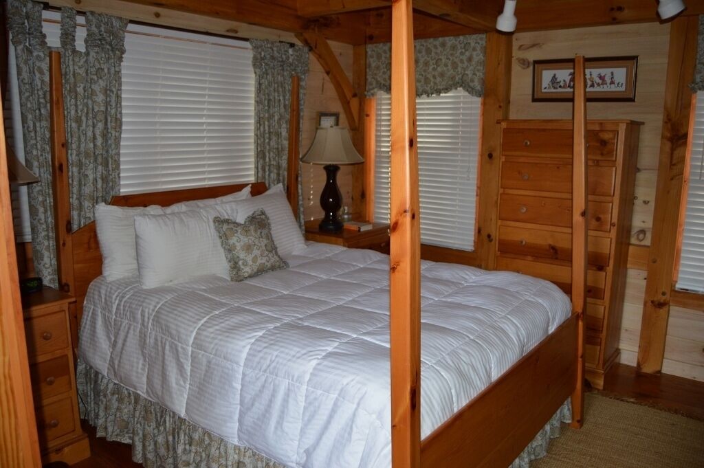 Beautiful Rustic Timberframe Lake House and Boat House Amid Trees