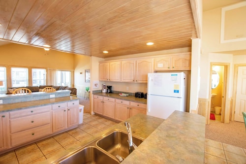 6 BDR, PRIVATE POOL, ELEVATOR, OCEAN VIEWS VAIN BLOCK ALAAN!