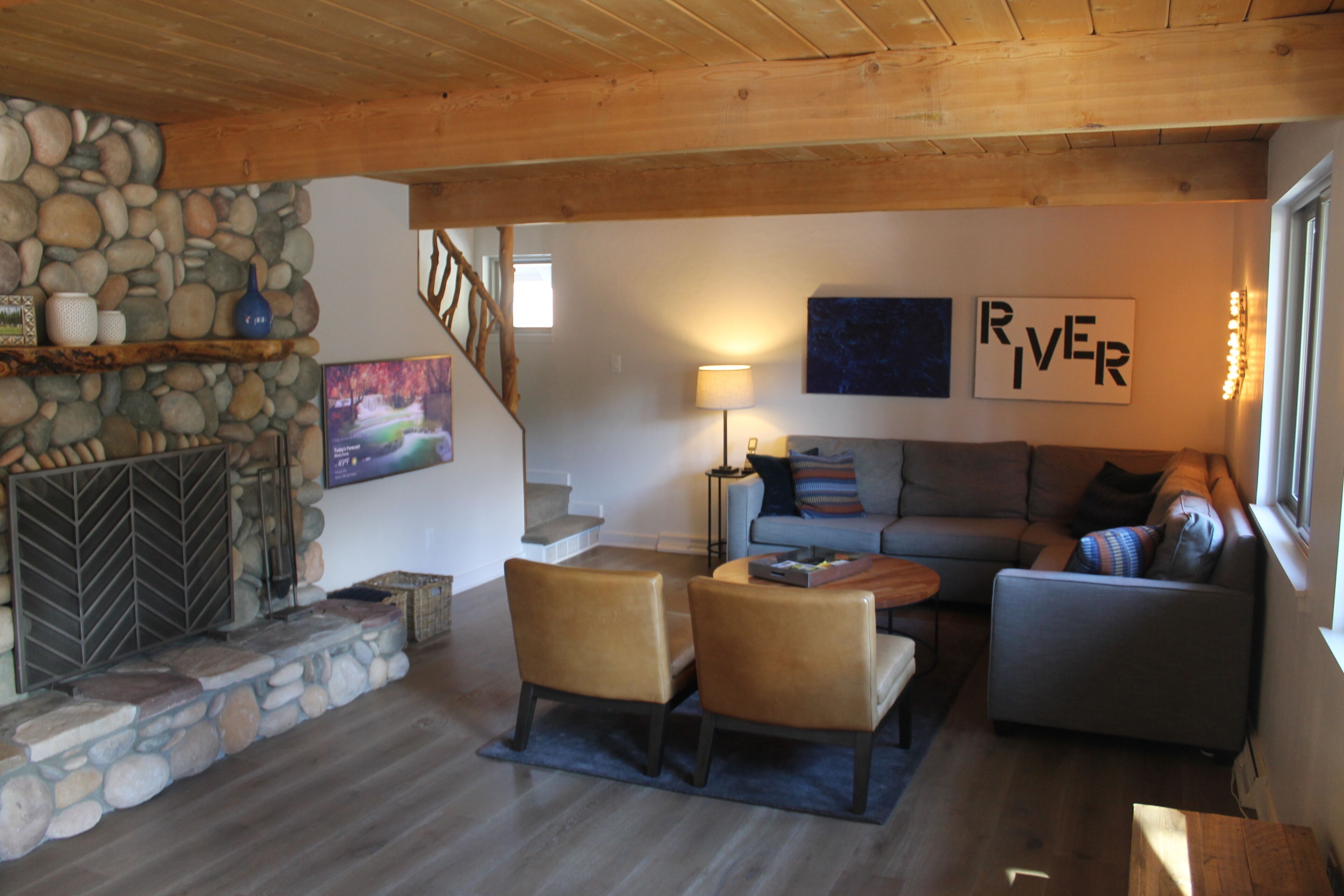 3Br 2Ba Mountain Modern Cabin on the Blue River