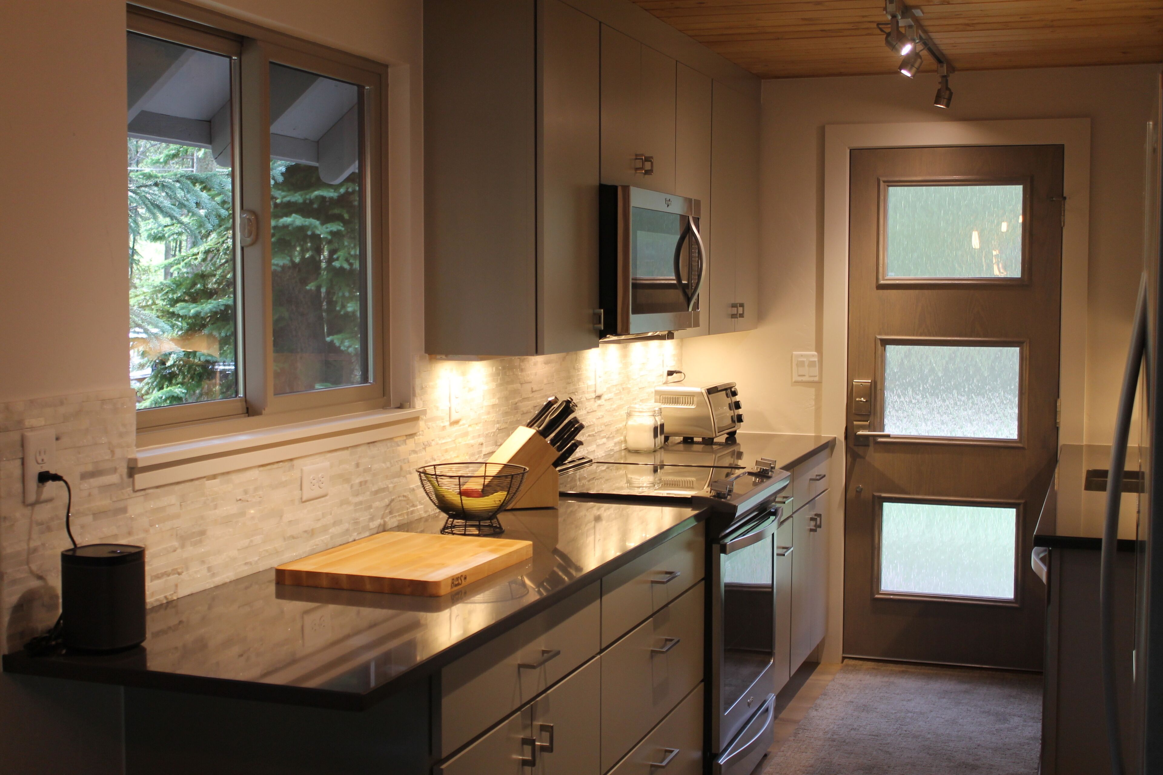 3Br 2Ba Mountain Modern Cabin on the Blue River