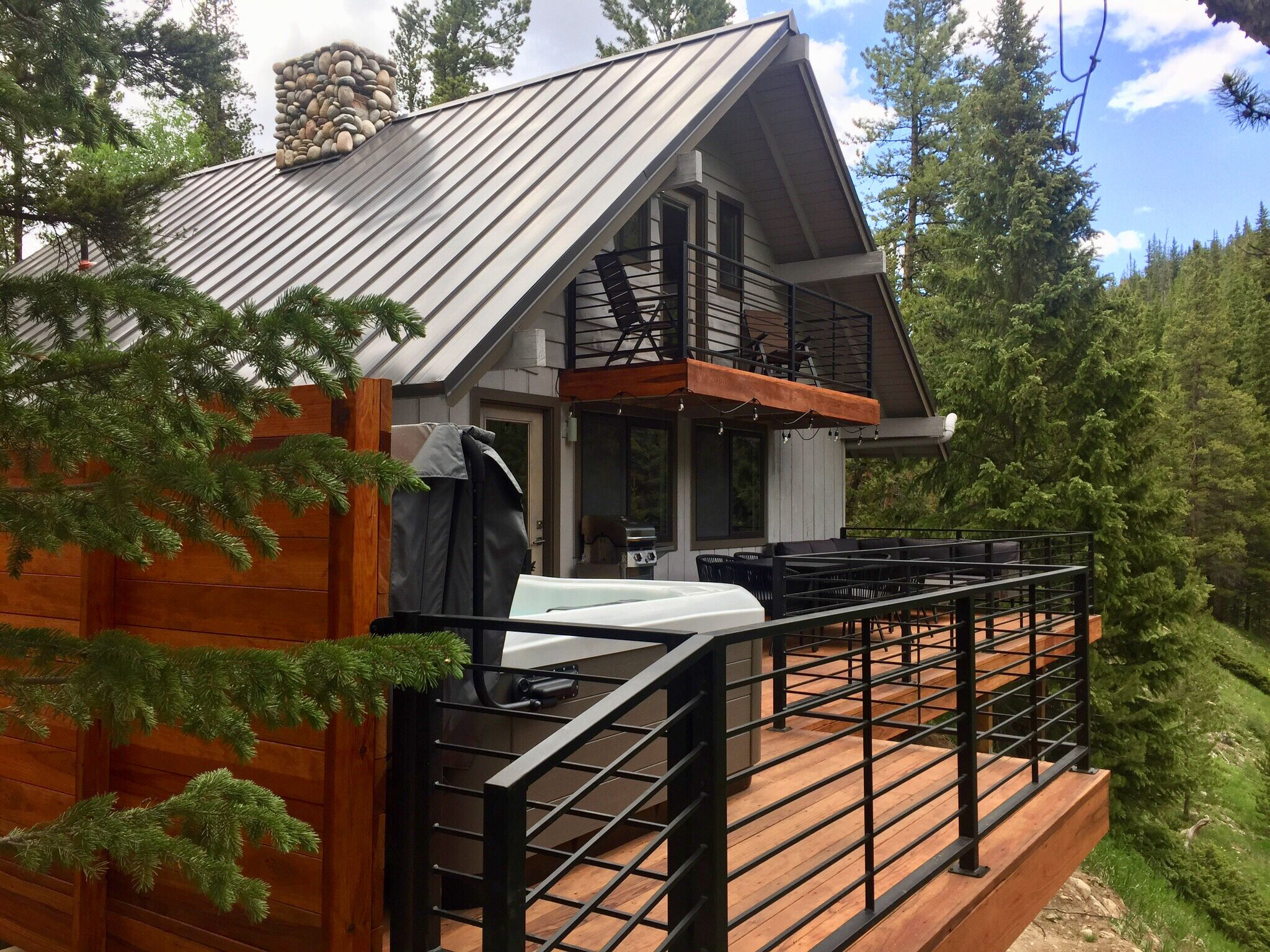 3Br 2Ba Mountain Modern Cabin on the Blue River