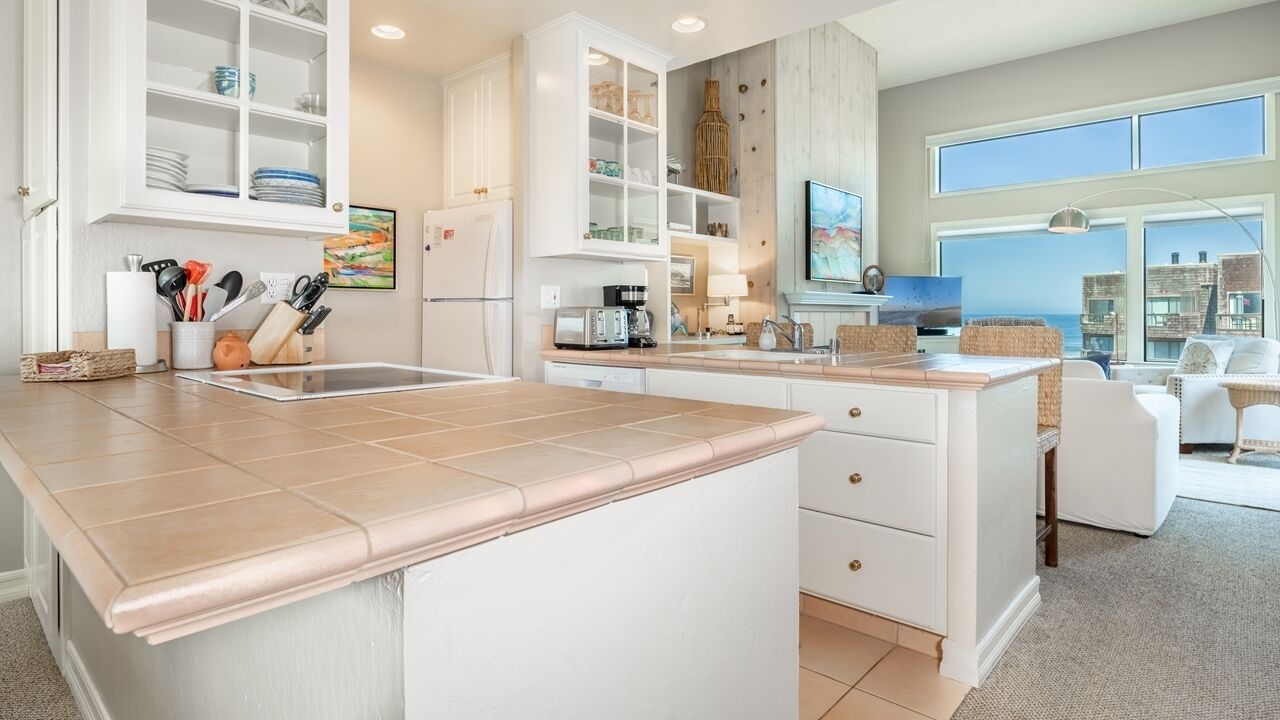 Pajaro Dunes Resort: Top floor Modern Condo with Dazzling Ocean Views - Sleeps 6