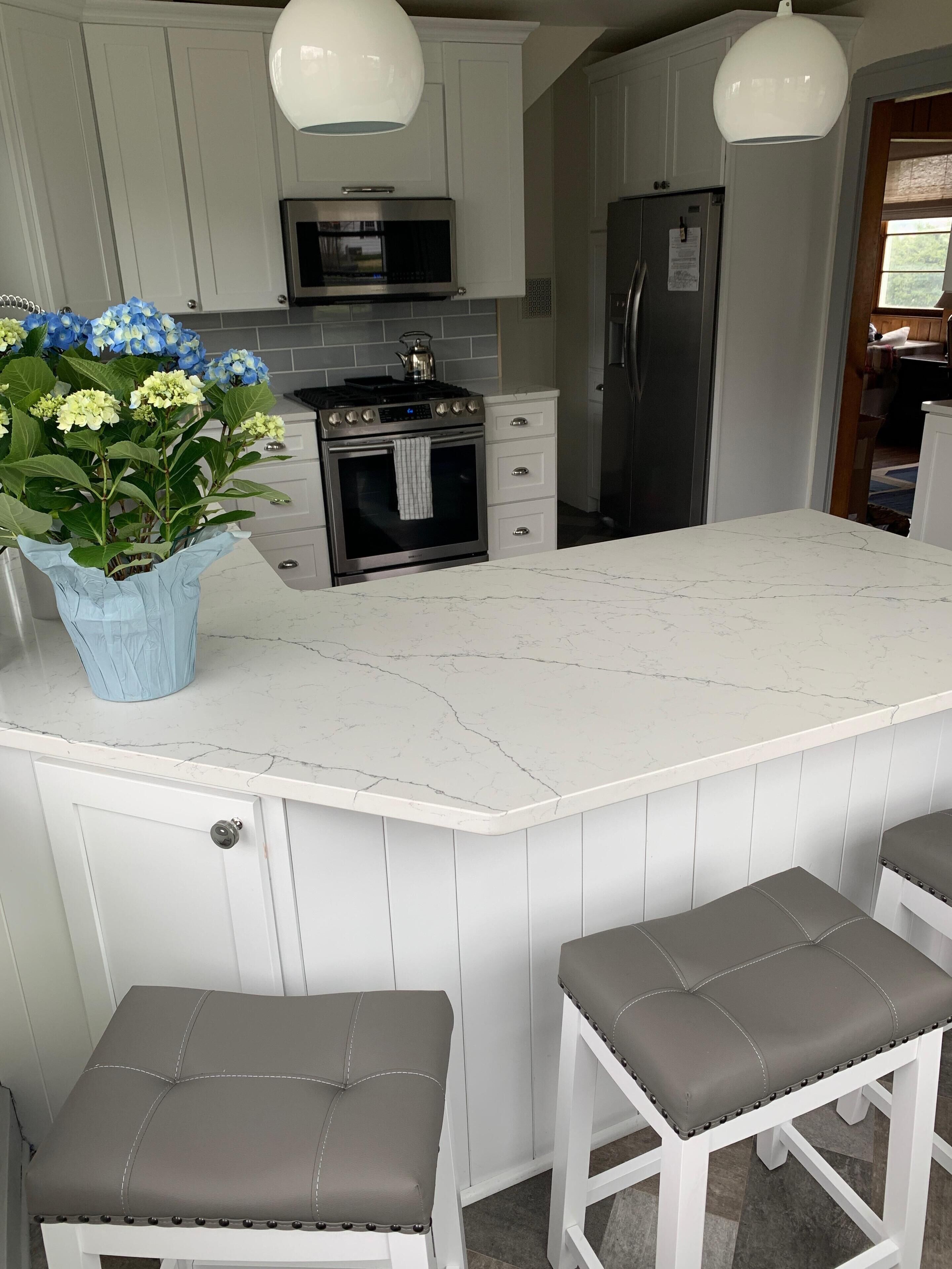 Charming Lakefront Cottage On Chautauqua, 4 bedrooms 1.5 bath, GREAT LOCATION!