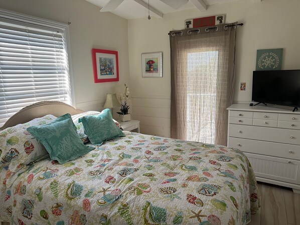 3 bedrooms, desk, iron/ironing board, travel crib