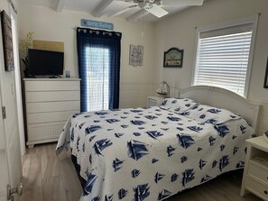 3 bedrooms, desk, iron/ironing board, travel cot
