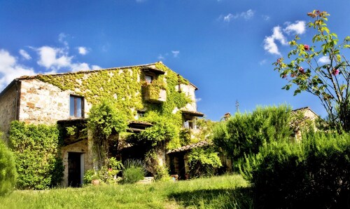 Beautiful apartment in Chianti on organic farm with pool and 360° sunset views