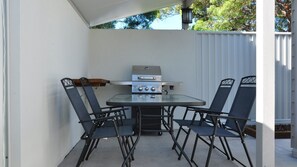 Outdoor dining - Seadaze 1 - Rainbow Beach. Gorgeous unit close to the beach. Aircon. Pool. Wifi (RAINBOW BEACH)