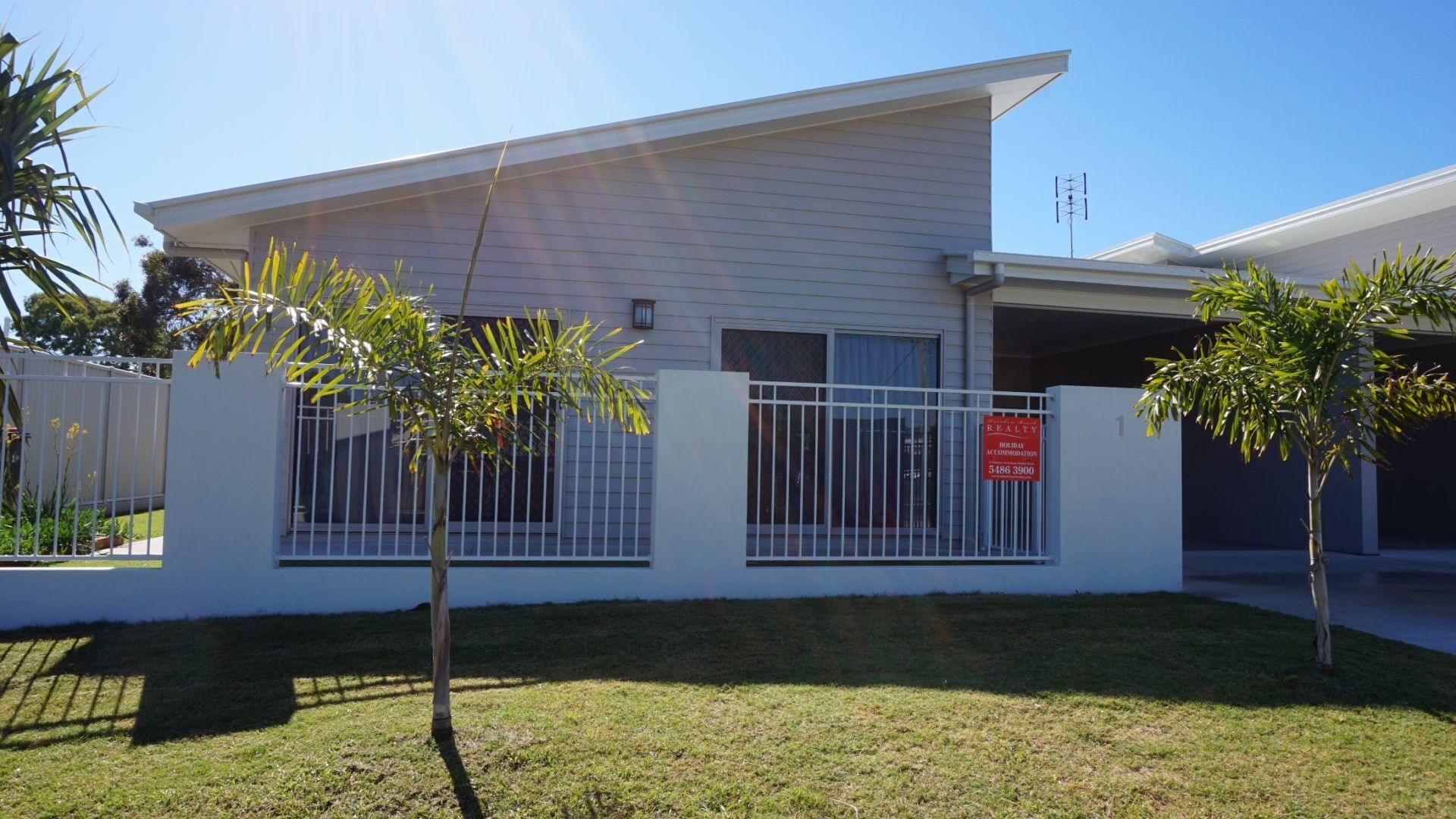 Seadaze 1 - Rainbow Beach. Gorgeous unit close to the beach. Aircon. Pool. Wifi — image 13