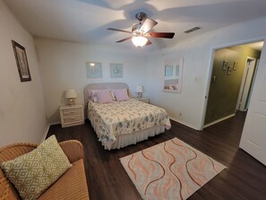 2 chambres, fer et planche à repasser, Wi-Fi, draps fournis