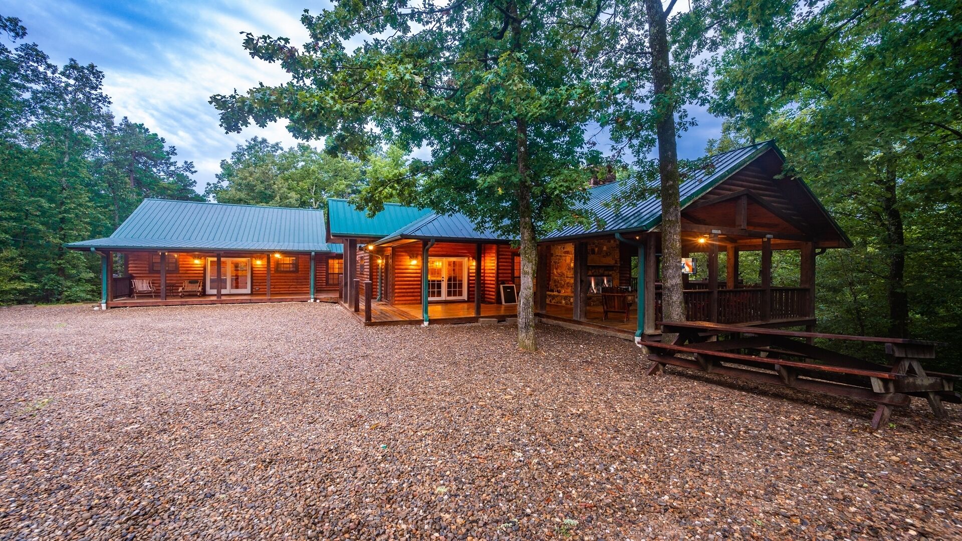 Timber Rock Lodge-Grand, Pool Table , Large Kit./Great Room, Outdoor Areas, ADA
