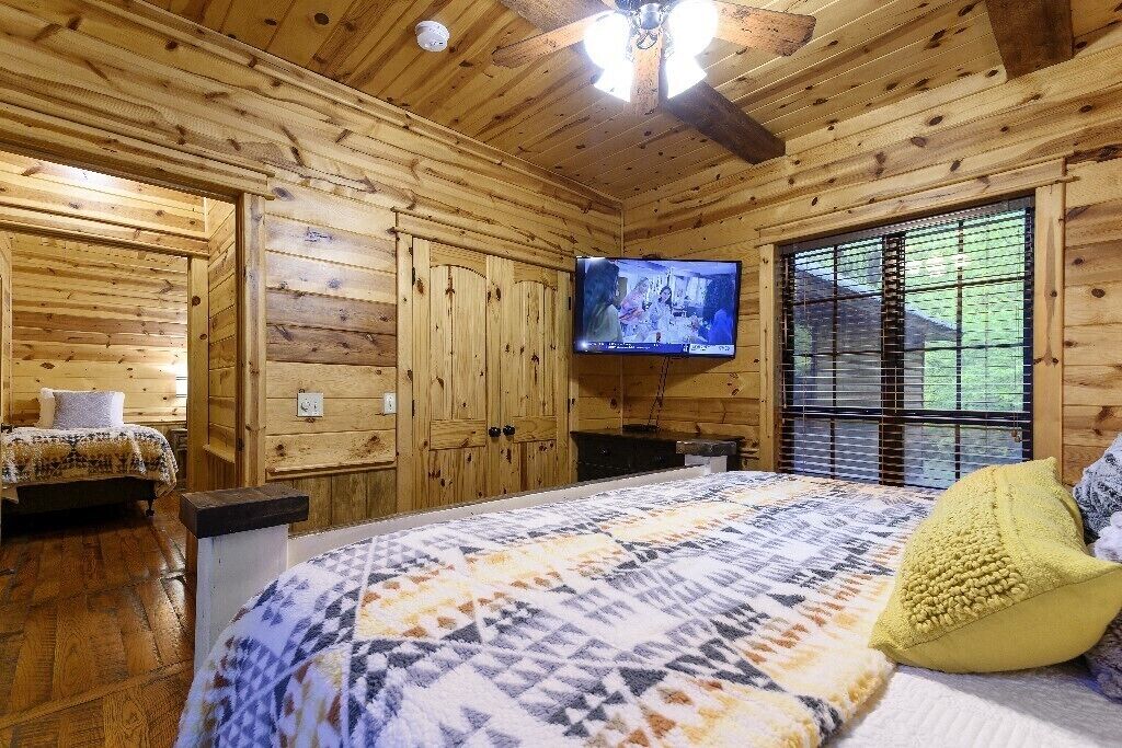 Timber Rock Lodge-Grand, Pool Table , Large Kit./Great Room, Outdoor Areas, ADA