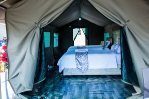 Barraca família, várias camas, acessível, vista para o jardim | Roupas de cama premium, edredons de pluma, camas Select Comfort