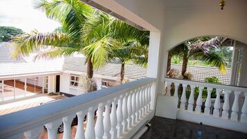 Executive Studio Suite, 1 King Bed, Accessible, Garden View | Exterior