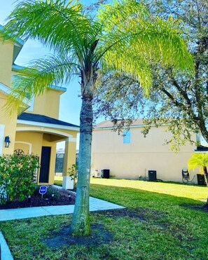 Property grounds - Cozy Villa With South Facing Pool and a Amazing Game-room. (Davenport)