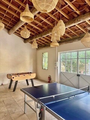 Games room - Stunning farmhouse with heated private pool in Provence (Pernes-les-Fontaines)