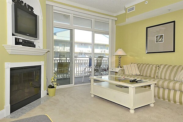 TV, DVD player - XPLORIE ACTIVITIES & LINENS INCLUDED*! Ocean block 3BR condo 137th St. Rooftop pool, sun deck, fitness center. (Ocean City)