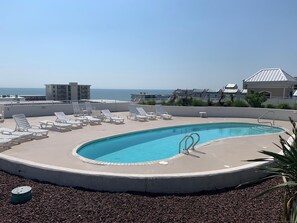 Pool - XPLORIE ACTIVITIES & LINENS INCLUDED*! Ocean block 3BR condo 137th St. Rooftop pool, sun deck, fitness center. (Ocean City)